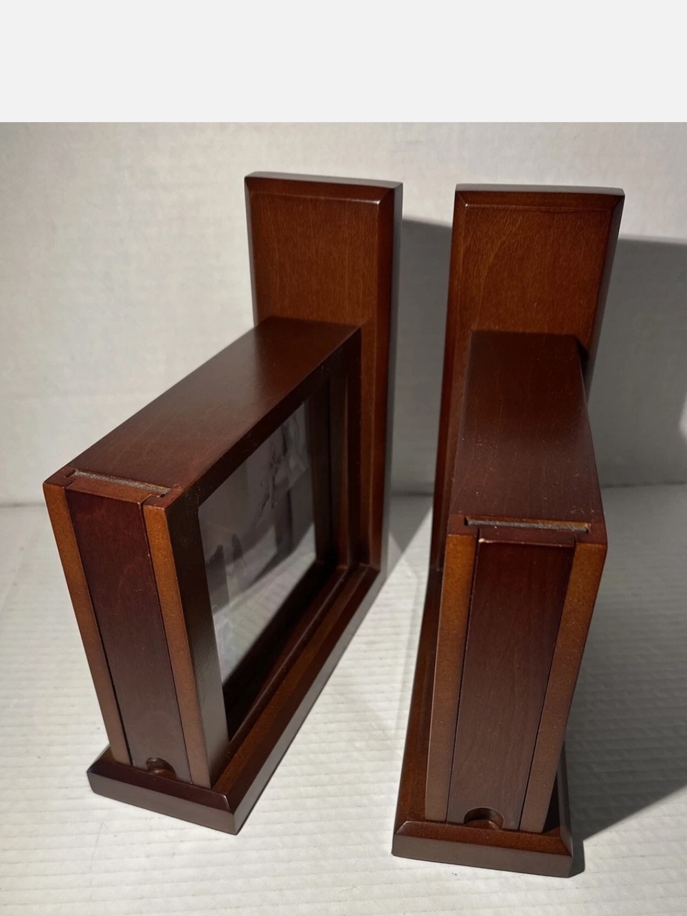 Jordan Marks Floating Frame Bookends - Picture 2 of 7